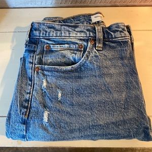Abercrombie Mom High Rise Distressed Jeans size 31